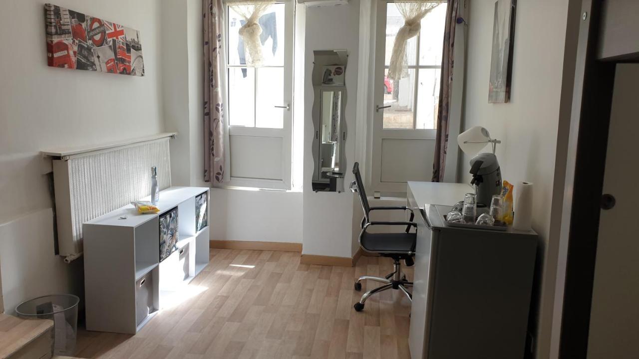 Chambres Poitiers Centre Ville - Salle de Bain, Réfrigérateur, TV et machine à café privatifs - Cuisine commune - Terrasse - Hôtel de ville à 200m Esterno foto