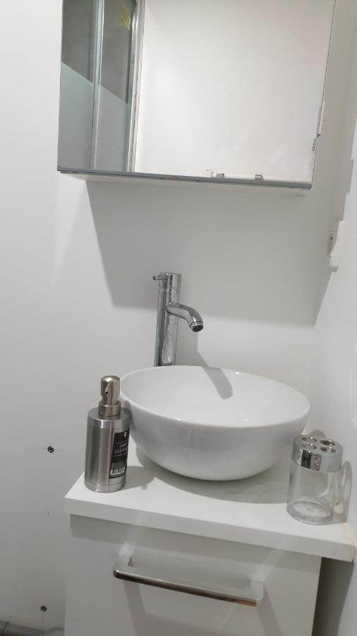 Chambres Poitiers Centre Ville - Salle de Bain, Réfrigérateur, TV et machine à café privatifs - Cuisine commune - Terrasse - Hôtel de ville à 200m Esterno foto