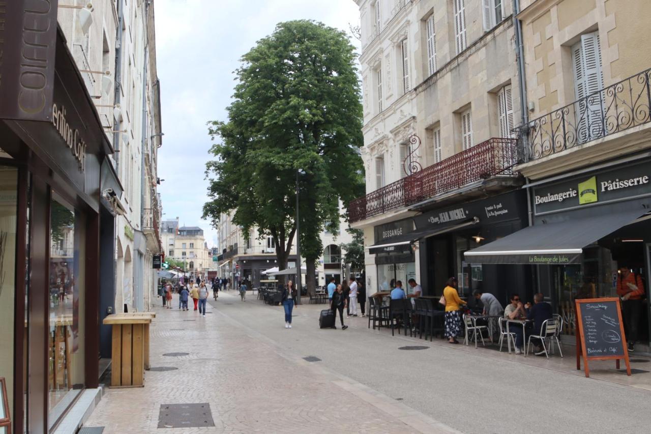 Chambres Poitiers Centre Ville - Salle de Bain, Réfrigérateur, TV et machine à café privatifs - Cuisine commune - Terrasse - Hôtel de ville à 200m Esterno foto