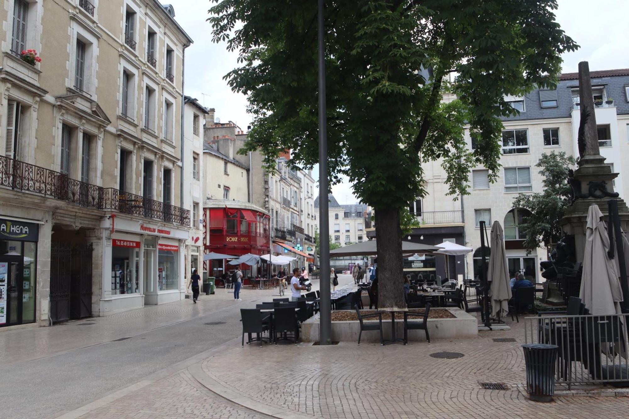 Chambres Poitiers Centre Ville - Salle de Bain, Réfrigérateur, TV et machine à café privatifs - Cuisine commune - Terrasse - Hôtel de ville à 200m Esterno foto