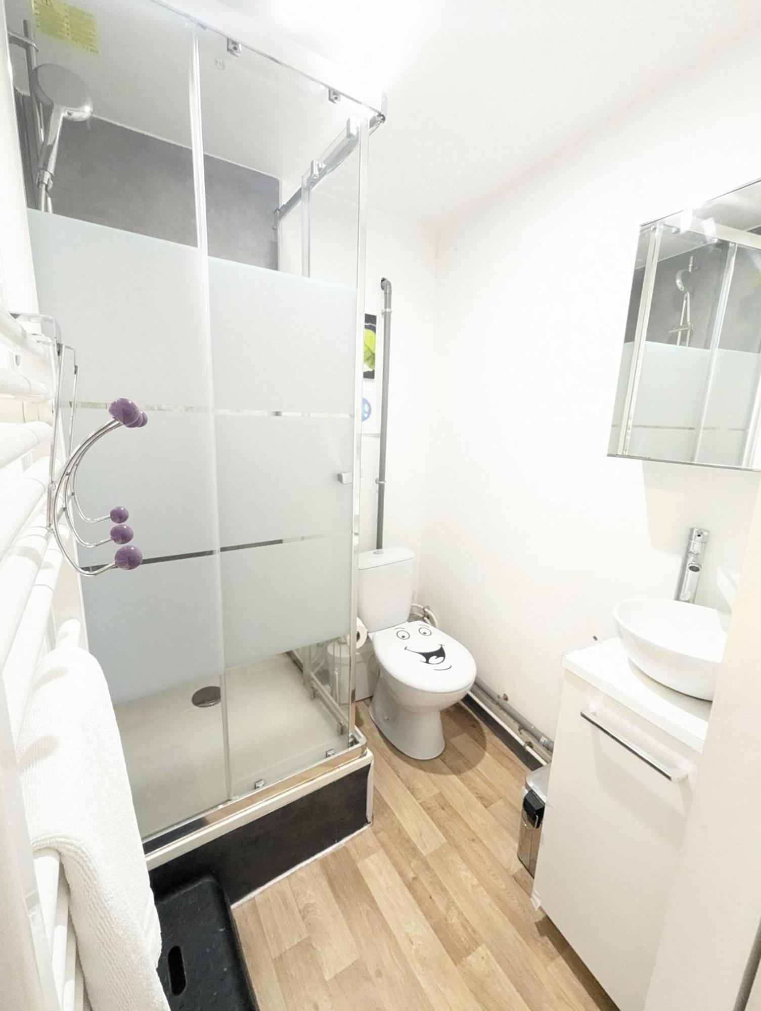 Chambres Poitiers Centre Ville - Salle de Bain, Réfrigérateur, TV et machine à café privatifs - Cuisine commune - Terrasse - Hôtel de ville à 200m Esterno foto