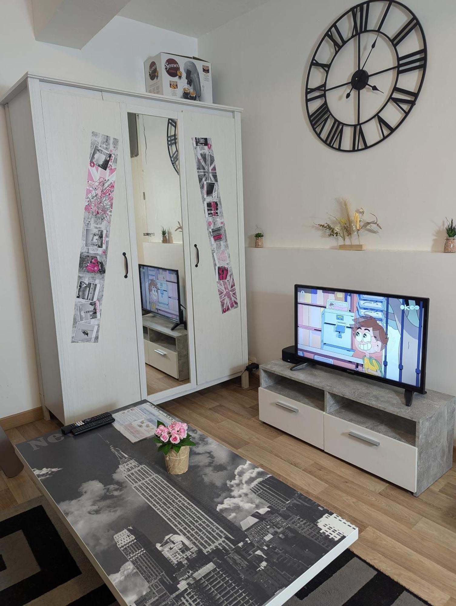 Chambres Poitiers Centre Ville - Salle de Bain, Réfrigérateur, TV et machine à café privatifs - Cuisine commune - Terrasse - Hôtel de ville à 200m Esterno foto
