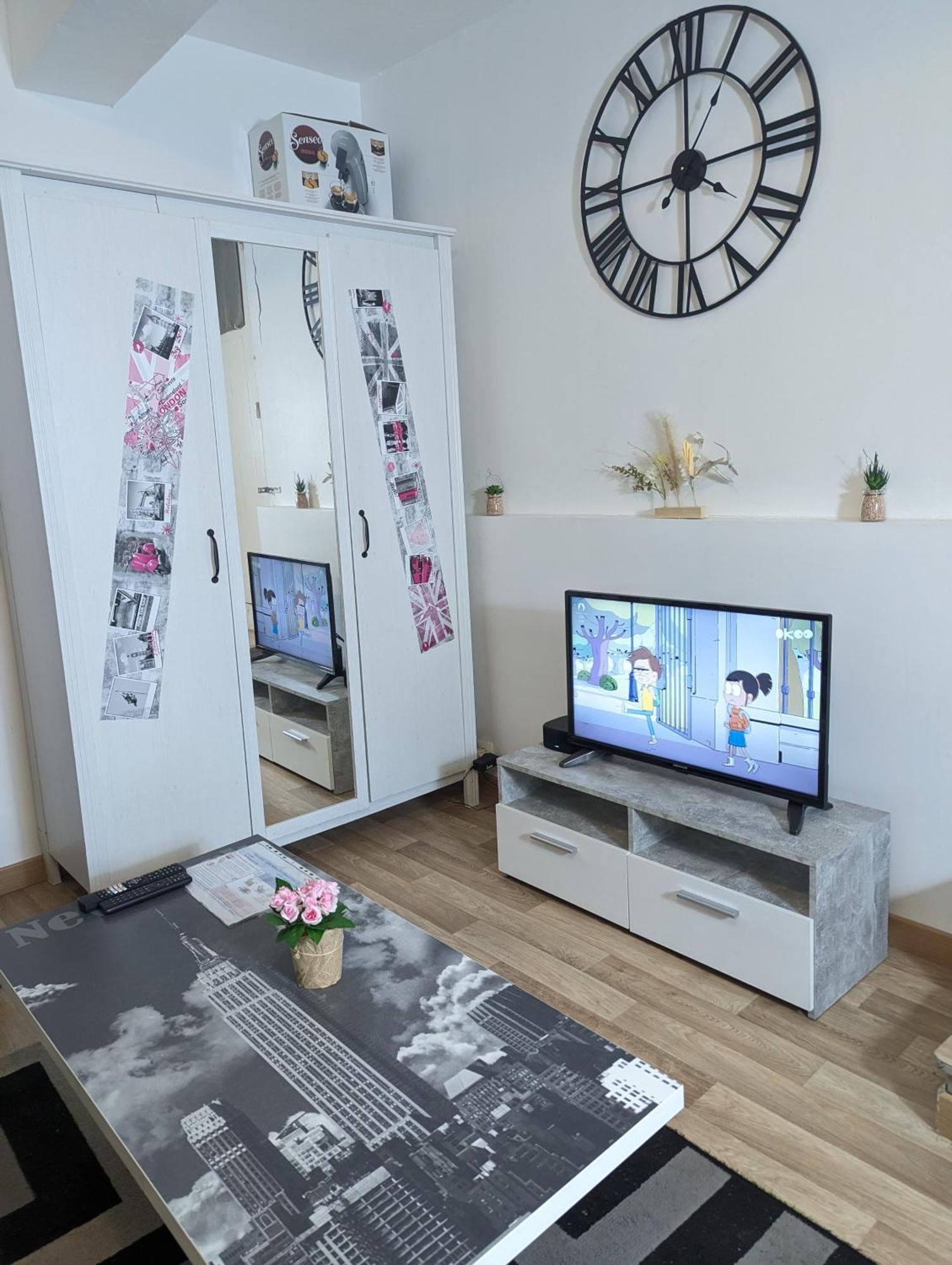 Chambres Poitiers Centre Ville - Salle de Bain, Réfrigérateur, TV et machine à café privatifs - Cuisine commune - Terrasse - Hôtel de ville à 200m Esterno foto
