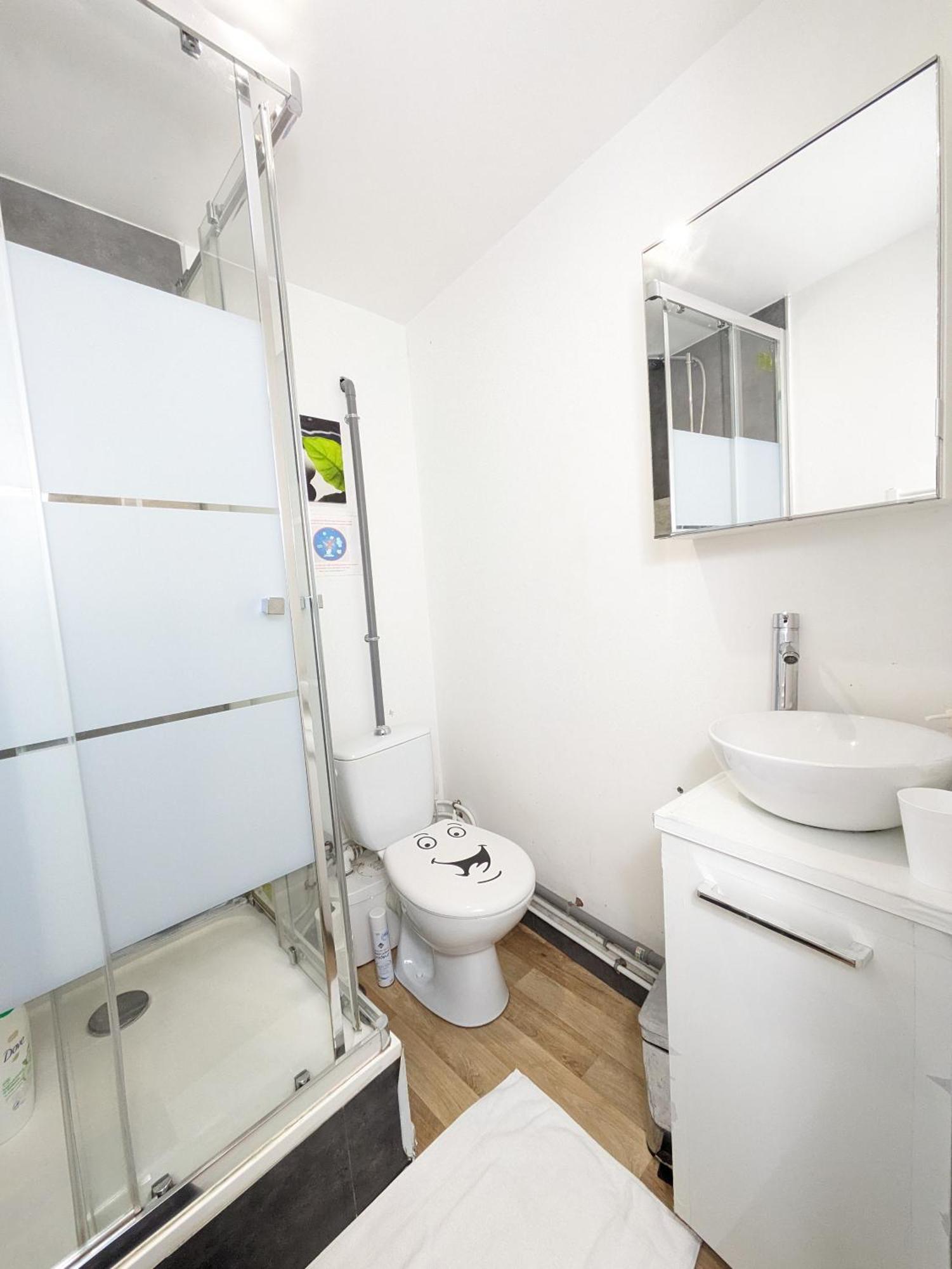 Chambres Poitiers Centre Ville - Salle de Bain, Réfrigérateur, TV et machine à café privatifs - Cuisine commune - Terrasse - Hôtel de ville à 200m Esterno foto