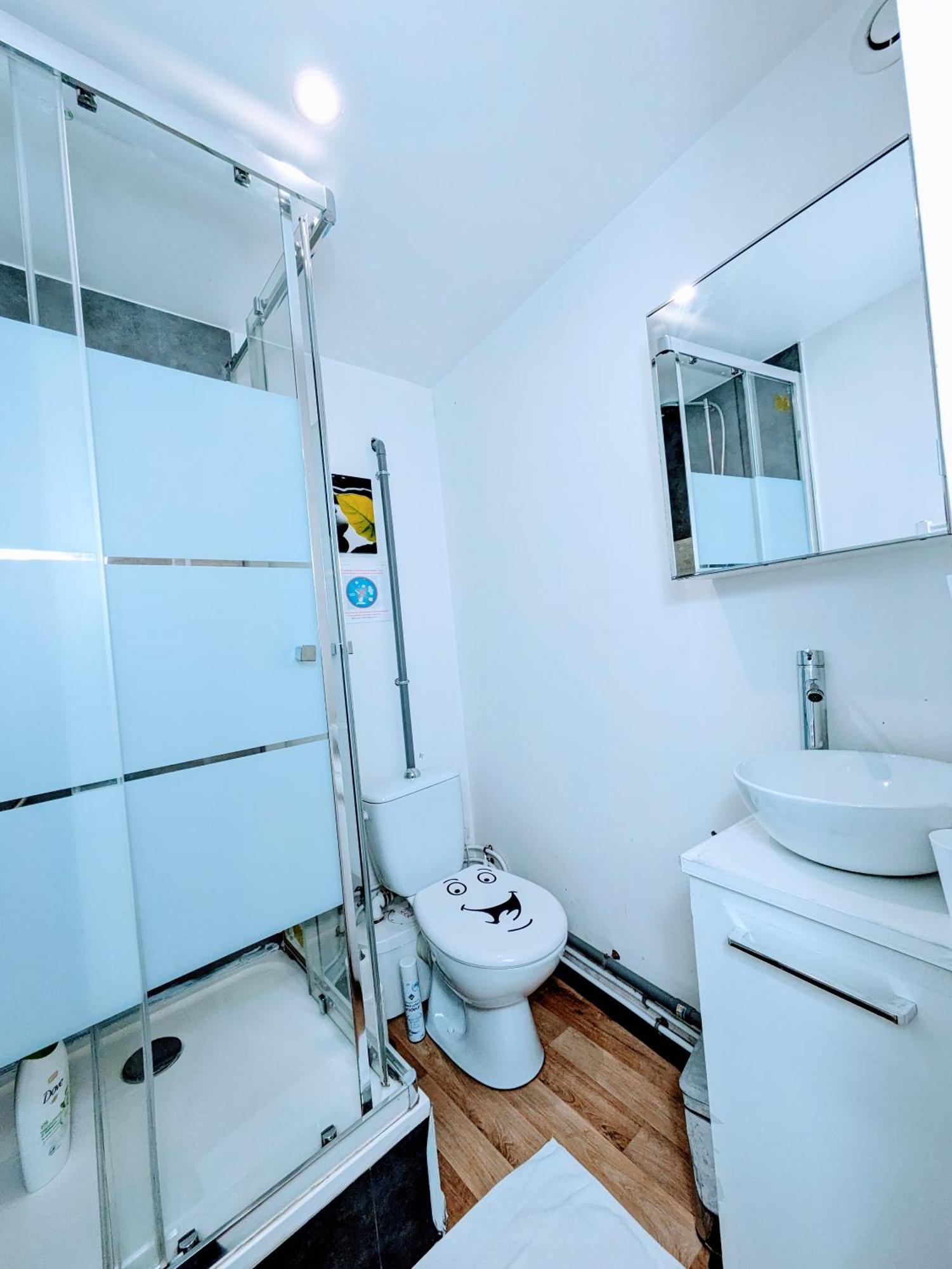 Chambres Poitiers Centre Ville - Salle de Bain, Réfrigérateur, TV et machine à café privatifs - Cuisine commune - Terrasse - Hôtel de ville à 200m Esterno foto