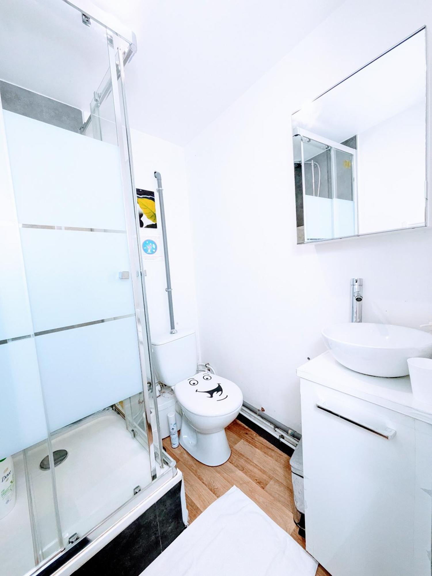 Chambres Poitiers Centre Ville - Salle de Bain, Réfrigérateur, TV et machine à café privatifs - Cuisine commune - Terrasse - Hôtel de ville à 200m Esterno foto